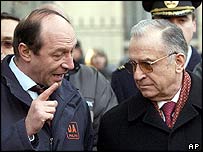 Basescu a Iliescu