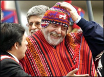 O presidente Luiz Inácio Lula da Silva com trajes peruanos em Cuzco