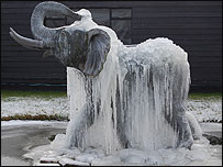 Frozen water fountain