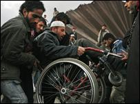 palestinos cruzam fronteira