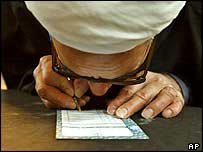 İran'da bir seçmen