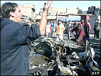 Cena de explosão a bomba em Bagdá