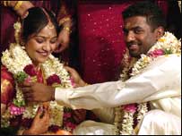 मुरलीधरन और मधिमलार का विवाह