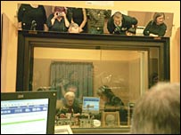 Posadka med poslovilno oddajo slovenskega uredništva BBC World Servicea. 