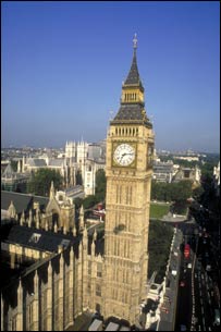 Torre onde fica o sino chamado Big Ben, no Parlamento