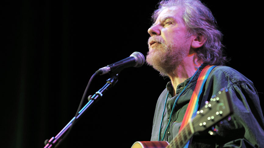 Tommy Sands live at the GRCH Strathclyde Suite. Photo by Louis Decarlo