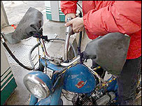 Запрвка мотоцикла