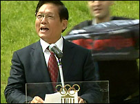 Manifestante protesta em Olímpia