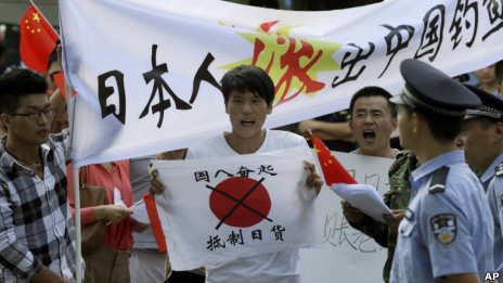 Người biểu tình trước Đại sứ quán Nhật Bản ở Bắc Kinh