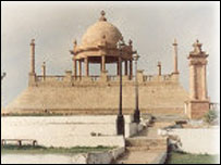 کراچی شہر کا ایک ’لینڈ مارک‘: کلفٹن کا گنبد