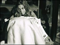 离家出走露宿街头的少女