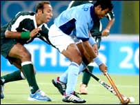 کوچ رولینٹ آلٹمینز کو ان کے عہدے پر برقرار رکھا گیا ہے۔