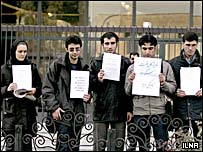 تجمع دانشجویان ستاره دار در برابر مجلس شورا