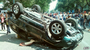 陕西一辆日本车被毁