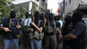 مسلحون من عائلة المقداد في بيروت