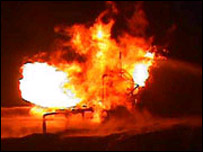 Plameny prý šlehaly do výše 300 metrů