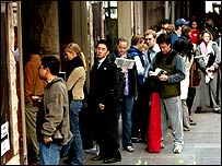 Voliči čekající, až budou moci odvolit 