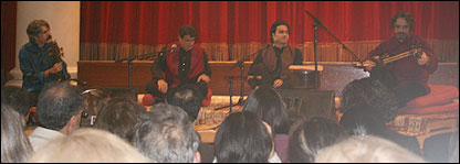 از راست به چپ: حسين عليزاده، همايون شجريان، محمدرضا شجريان و کيهان کلهر