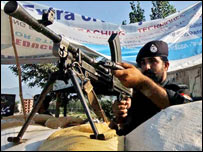 سوات سکیورٹی اہلکار(فائل فوٹو)