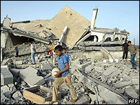 Gazze'de yıkılmış bir ev