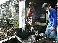 Odklízení trosek ve městě Meulaboh