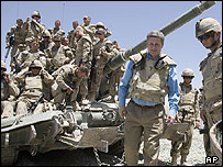 نخست وزیر کانادا در میان سربازان کشور در جنوب افغانستان