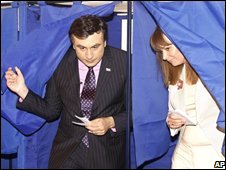 Tổng thống Mikhail Saakashvili tại hòm phiếu hôm 21/05/2008