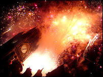 101105: Christmas lights switch on