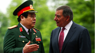 Panetta và người đồng cấp Việt Nam Phùng Quang Thanh