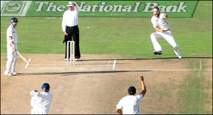 नेपियर टेस्ट में दूसरे दिन का खेल