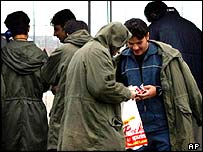 گھر سے دور: دربدر سیاسی پناہ گزیں