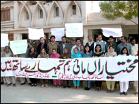 عدالت کے فیصلے کے بعد احتجاجی مظاہرے ہوئے ہیں