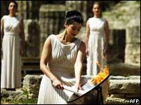 Zapálení olympijského ohně v Aténách letos v březnu