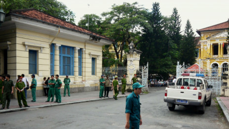 An ninh được thắt chặt trước tòa án trong phiên xử blogger