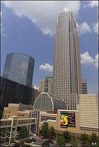 بانک آمریکا (برج سمت راست)