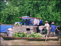 Hố ngăn giàu nghèo ra tăng nhưng tham nhũng cũng là yếu tố đáng kể