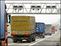 Kamiony komplikují dopravu po celé Evropě