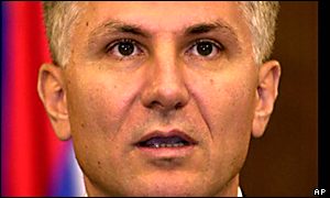 Zoran Džindžič byl zavražděn odstřelovačem ve vládním objektu