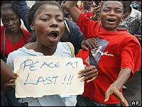 Liberianos celebram chegada de soldados nigerianos