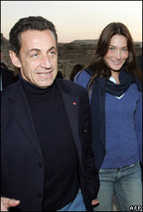 Sarkozy và Bruni (ảnh chụp ngày 30 tháng 12 năm 2007)