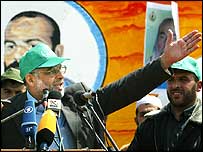 عبدالعزيز الرنتيسی در سال 1947 در نزديکی يافا متولد شد و خانواده وی در سال 1948 به باريکه غزه نقل مکان کرد