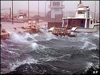 O tufão Songda causou estragos em Okinawa