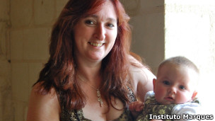 Katie e filha (Foto Instituto Marques)