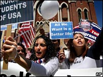 Göçmenlerin protesto gösterisi