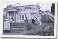 Dechrau'r gwaith o adeiladu'r theatr