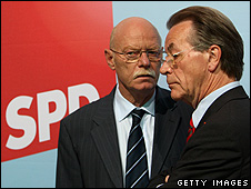 SPD leaders Franz Muentefering (right) and Peter Struck after 27 Sep 09 election defeat