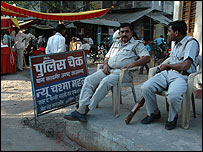 आज़मगढ़ में पुलिस