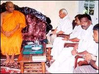 Malwatte Mahanayake thero meeting a TNA delegation (library photo)