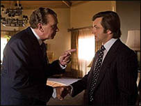Frank Langella và Michael Sheen trong phim Frost/Nixon