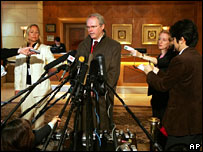 Trợ lý ngoại trưởng Mỹ Christopher Hill họp báo